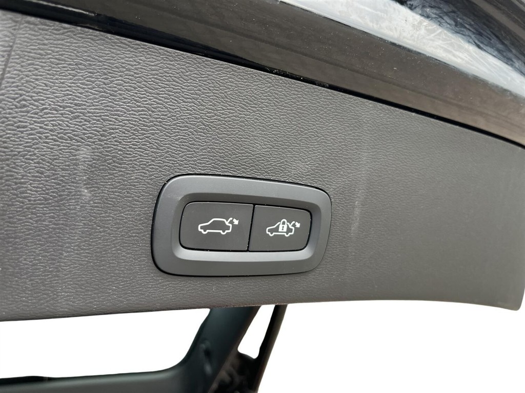 Volvo XC40 P6 Recharge Ultimate 231HK 5d Aut. - Image 12