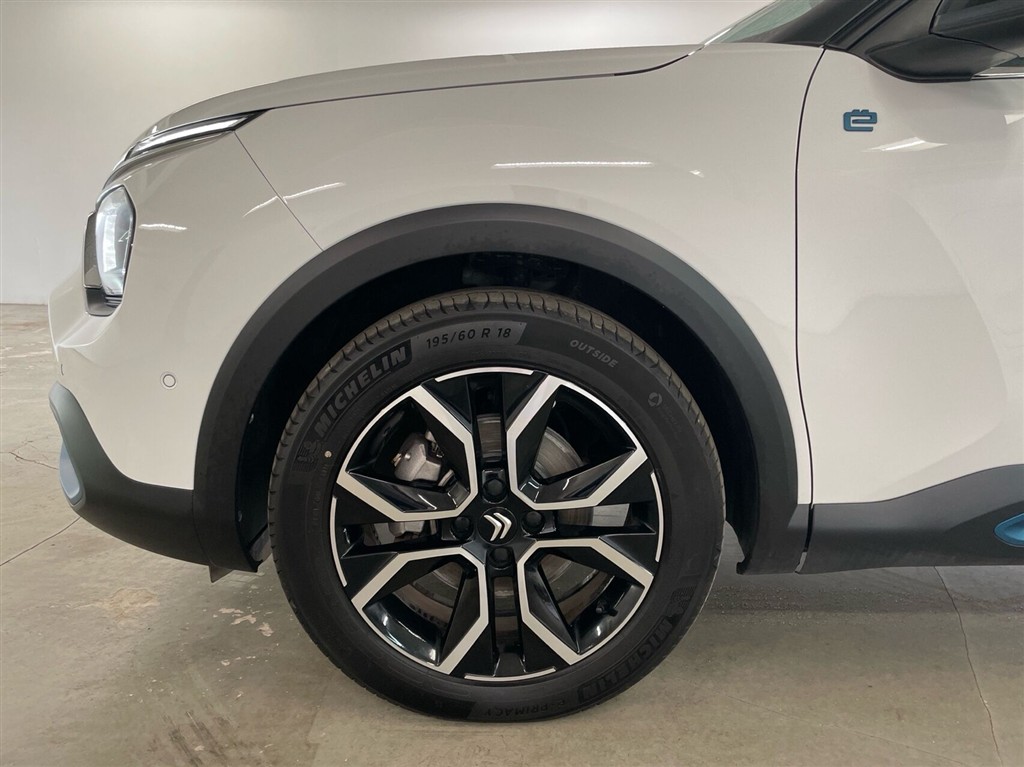 Citroën e-C4 EL Shine Ltd. 136HK 5d Aut. - Image 9