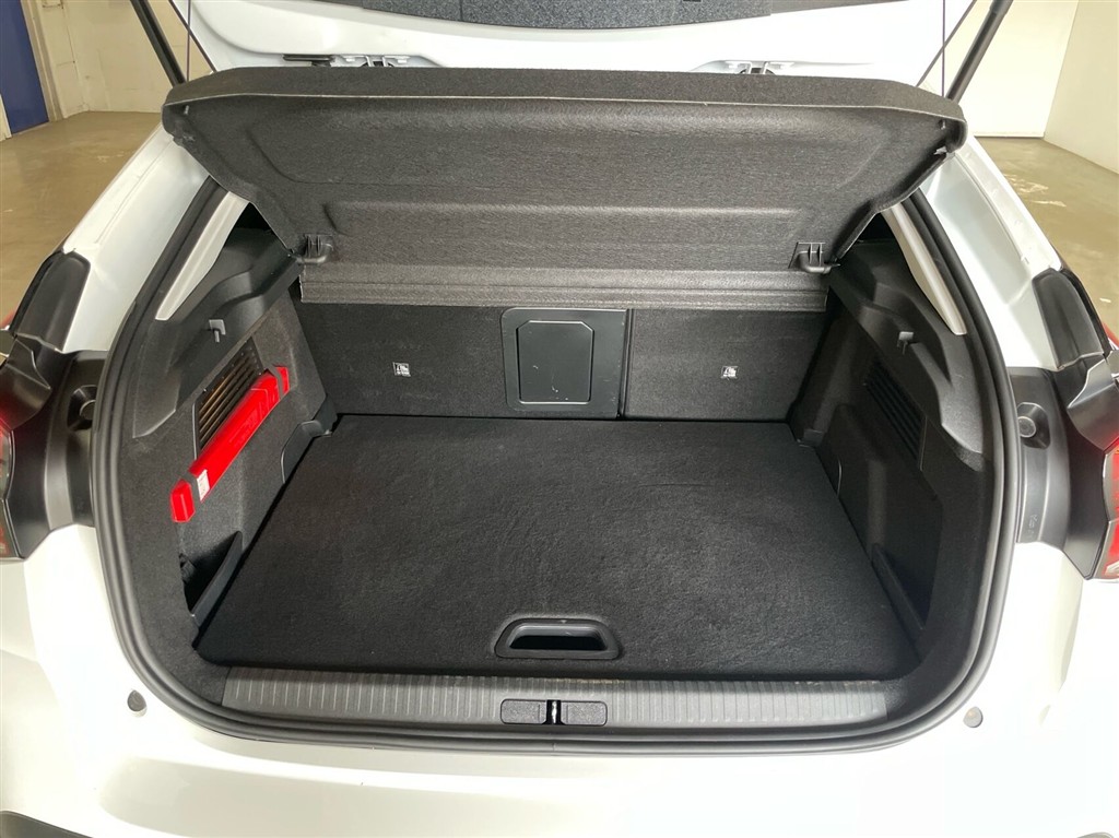 Citroën e-C4 EL Shine Ltd. 136HK 5d Aut. - Image 13