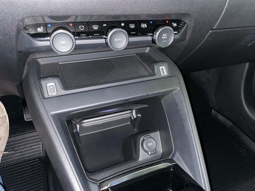 Citroën e-C4 EL Shine Ltd. 136HK 5d Aut. - Image 19