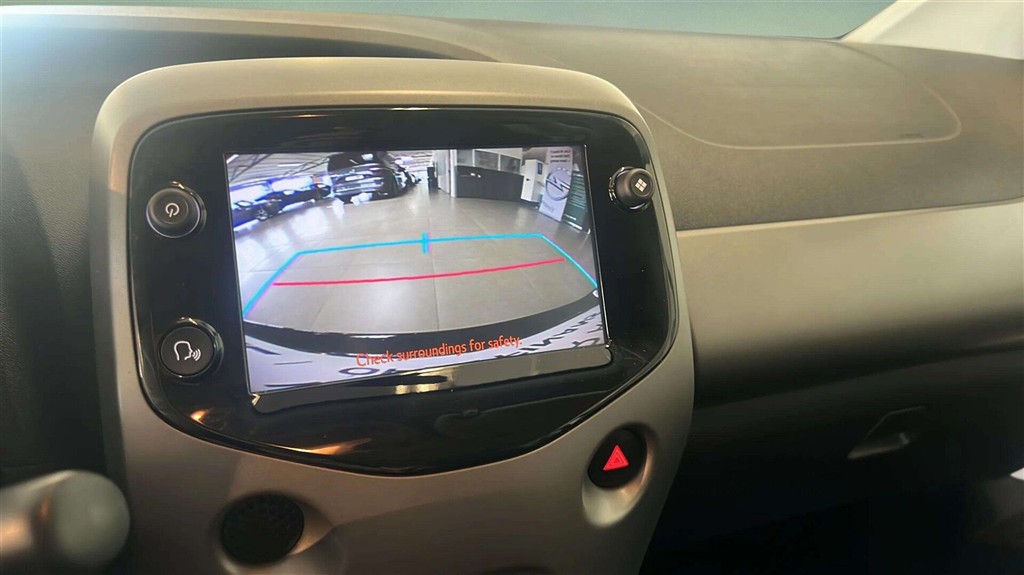 Toyota Aygo 1,0 VVT-I X-pression X-Shift 72HK 5d Aut. - Image 10