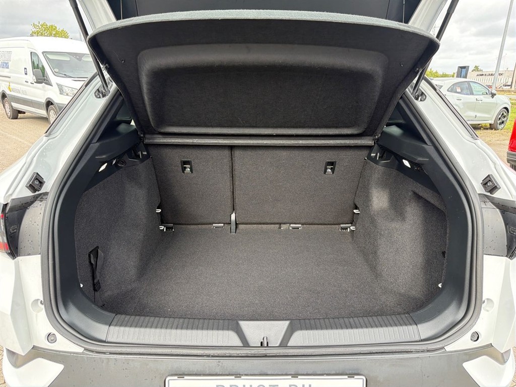 VW ID.4 EL Pro Performance 204HK 5d Aut. - Image 13
