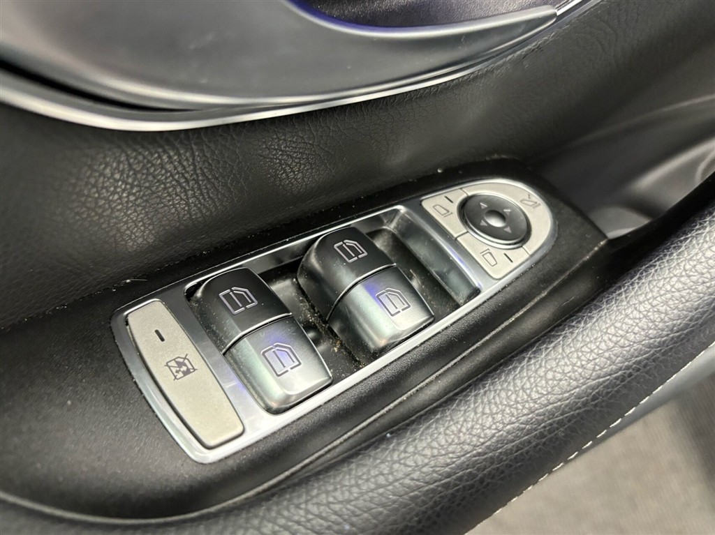 Mercedes-Benz E300 de T 2,0 Plugin-hybrid Avantgarde 9G-Tronic 306HK Stc Aut. - Image 19