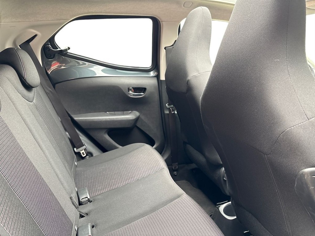 Toyota Aygo 1,0 VVT-I X-Style + DAB+ 72HK 5d - Image 16