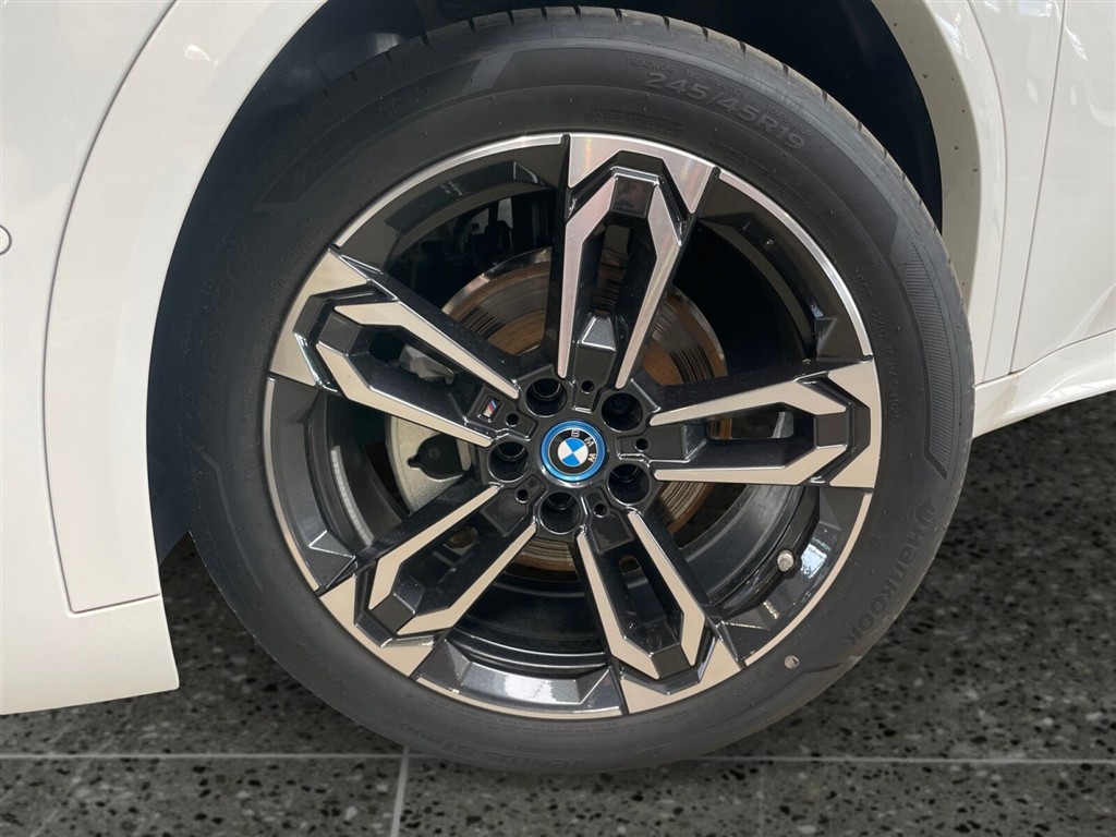 BMW iX2 eDrive20 EL M-Sport 204HK 5d Aut. - Image 3