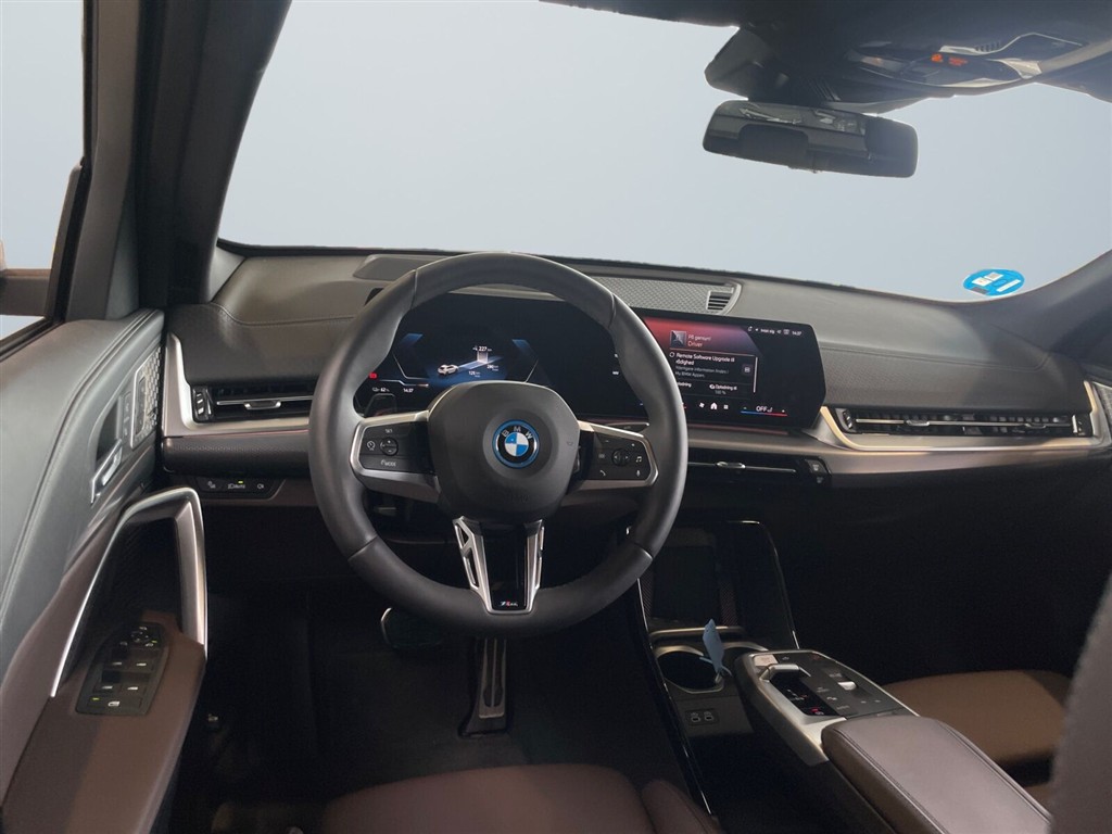 BMW iX2 eDrive20 EL M-Sport 204HK 5d Aut. - Image 5