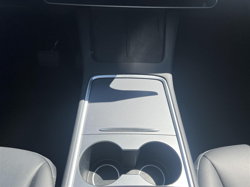 Tesla Model Y EL Long Range AWD 514HK 5d Aut. - Image 11