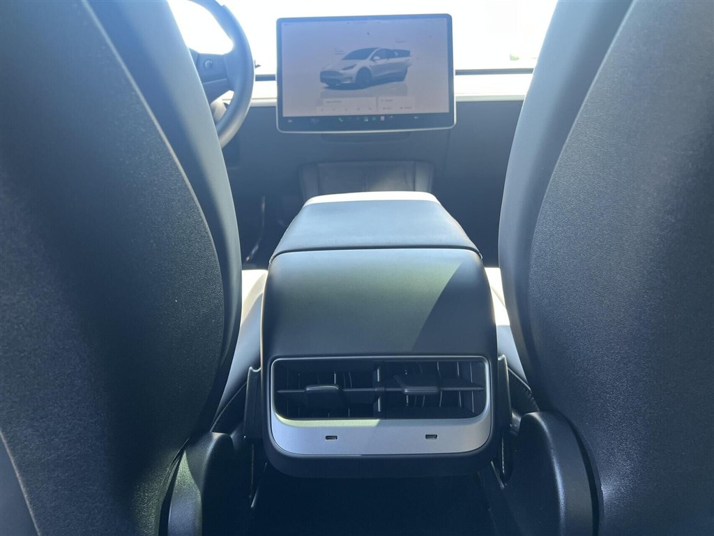 Tesla Model Y EL Long Range AWD 514HK 5d Aut. - Image 15