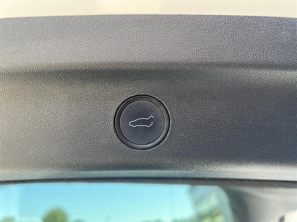 Tesla Model Y EL Long Range AWD 514HK 5d Aut. - Image 17
