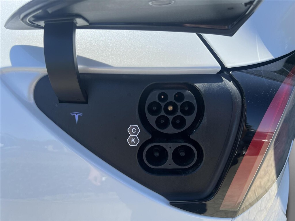 Tesla Model Y EL Long Range AWD 514HK 5d Aut. - Image 19
