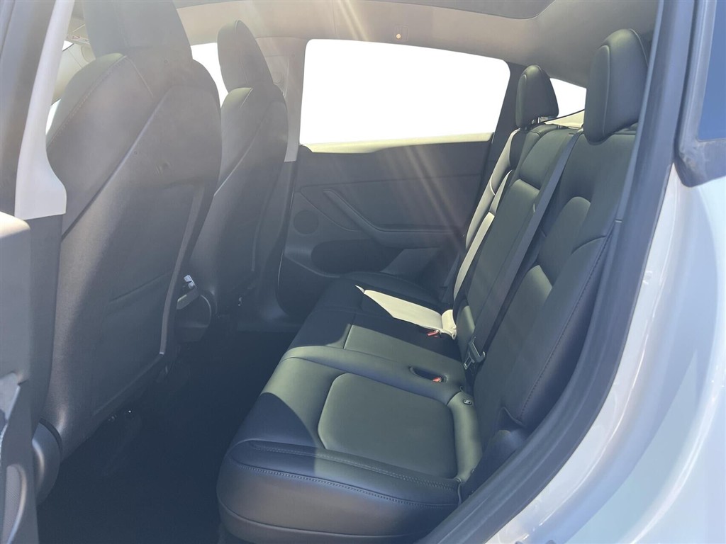 Tesla Model Y EL Long Range AWD 514HK 5d Aut. - Image 5