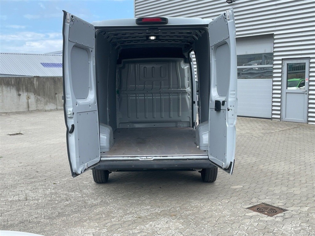 Fiat E-Ducato 35 Maxi L2H2 EL 122HK Van Aut. - Image 4