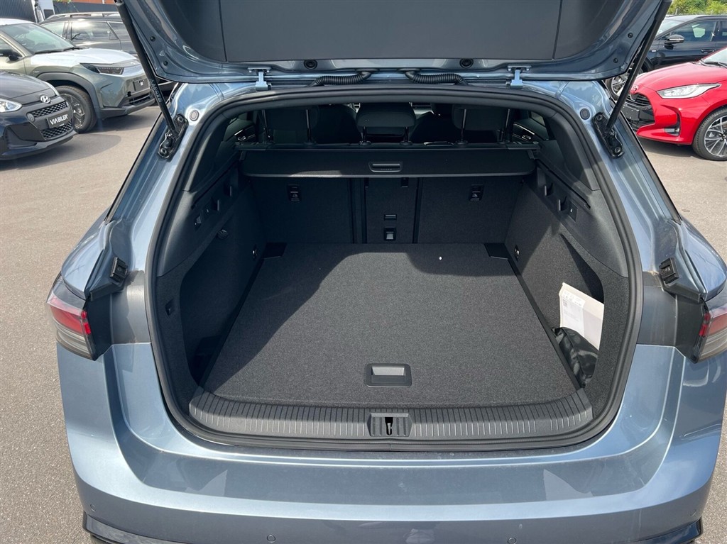 VW ID.7 EL Pro 286HK 5d Aut. - Image 4