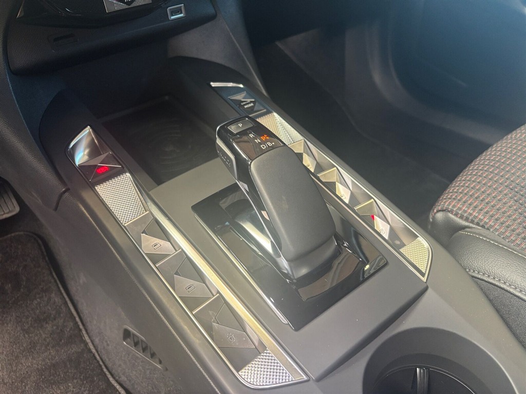 DS DS3 Crossback E-Tense Rivoli 156HK 5d Aut. - Image 15