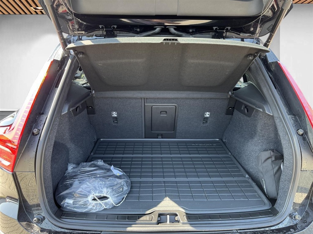 Volvo EX40 Twin Motor Performance Black Edition AWD 442HK 5d Aut. - Image 14