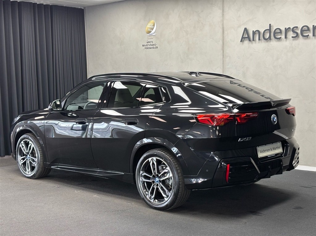 BMW iX2 eDrive20 EL M-Sport 204HK 5d Aut. - Image 4