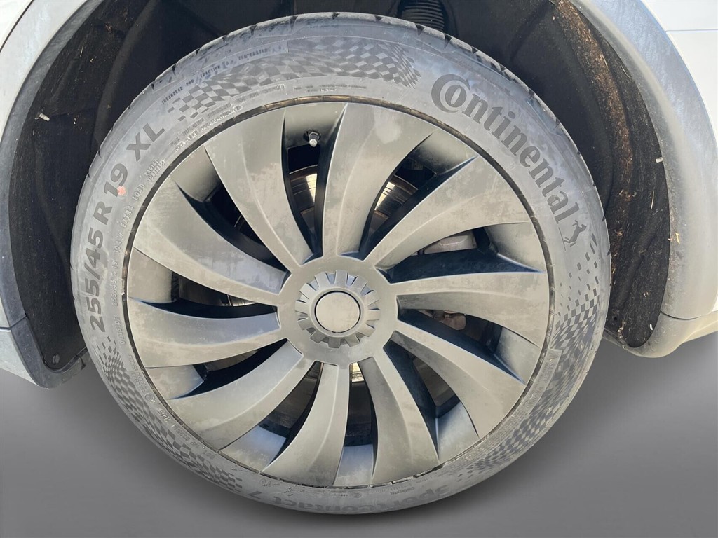 Tesla Model Y EL Long Range AWD 514HK 5d Aut. - Image 7