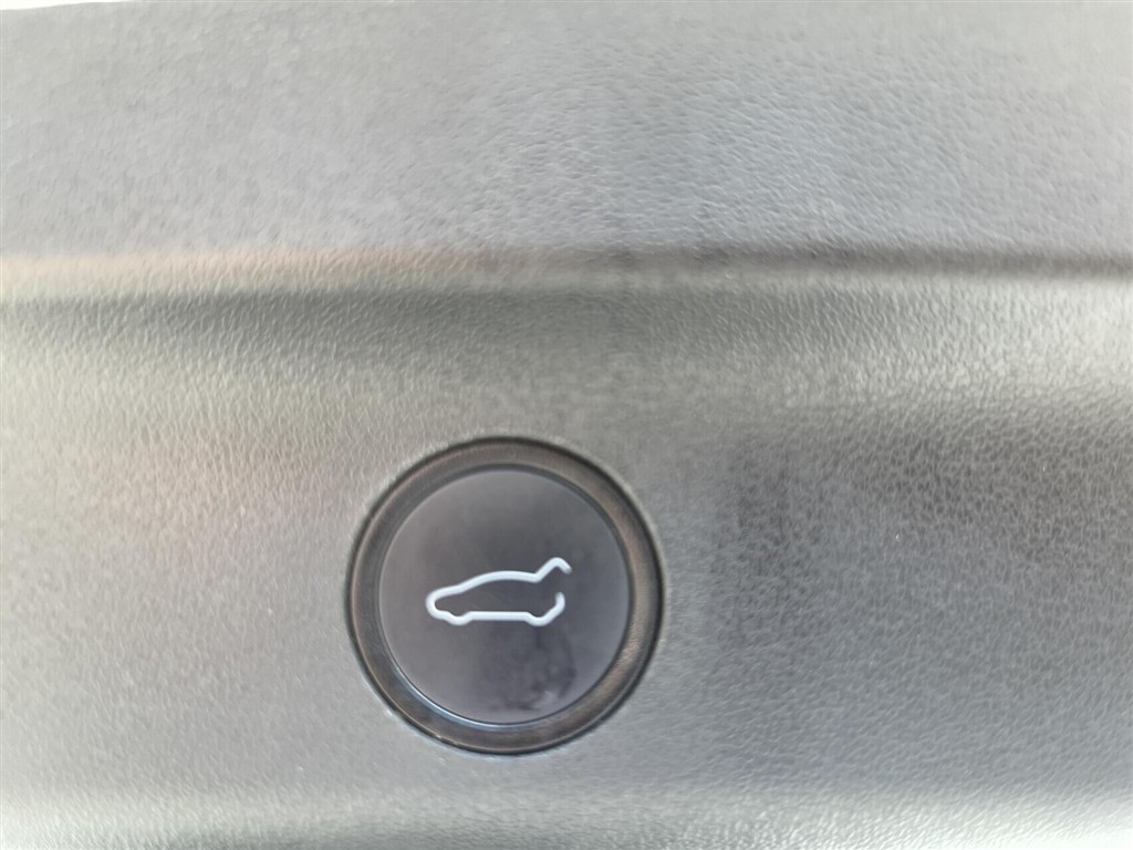 Tesla Model Y EL Long Range AWD 514HK 5d Aut. - Image 9