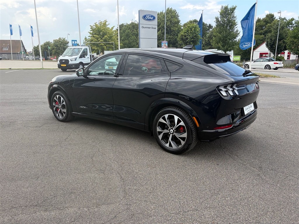 Ford Mustang Mach-E EL UR Premium 294HK 5d Aut. - Image 4