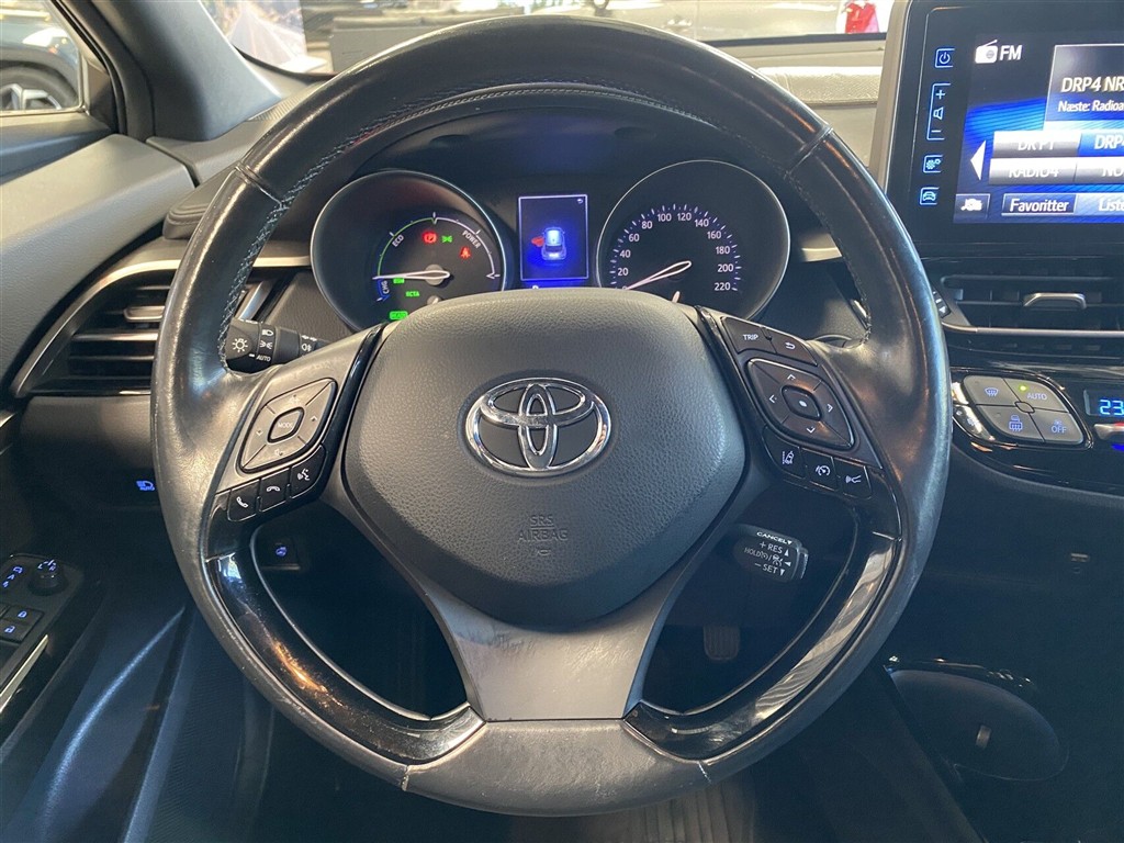 Toyota C-HR 1,8 Hybrid C-LUB Premium Selected Bi-tone Multidrive S 122HK 5d Aut. - Image 11