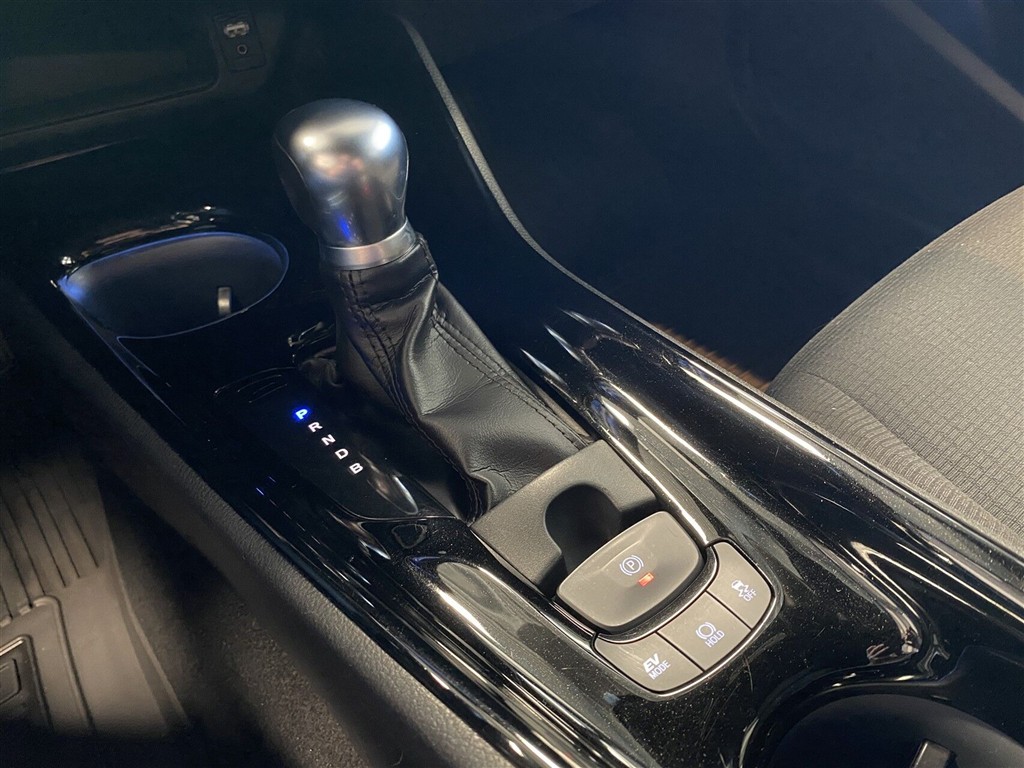 Toyota C-HR 1,8 Hybrid C-LUB Premium Selected Bi-tone Multidrive S 122HK 5d Aut. - Image 17