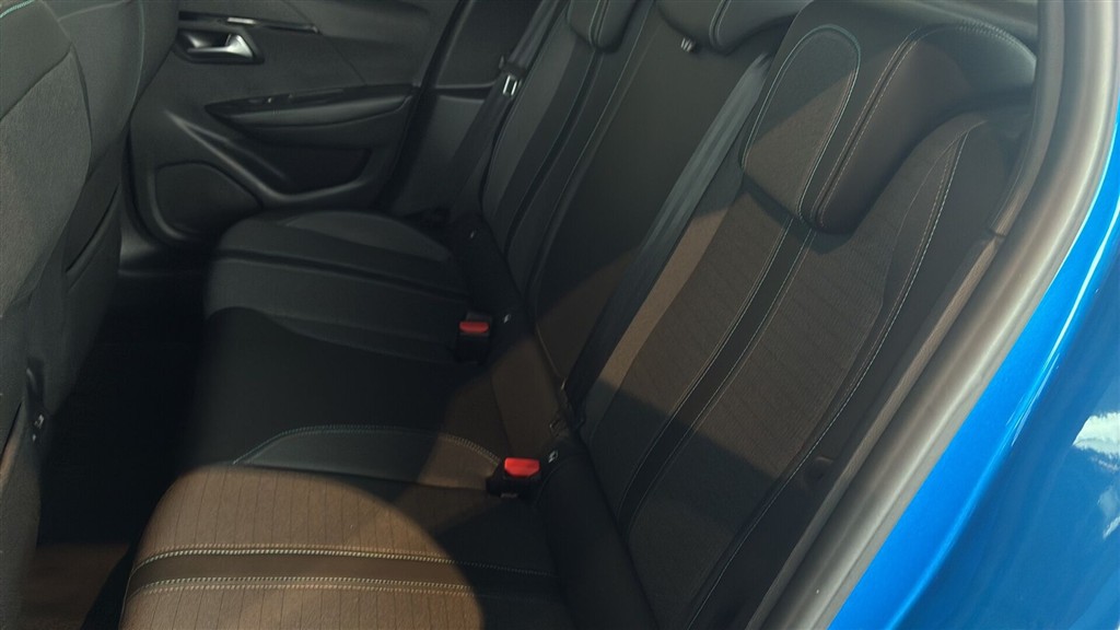 Peugeot e-208 EL Allure 136HK 5d Aut. - Image 7