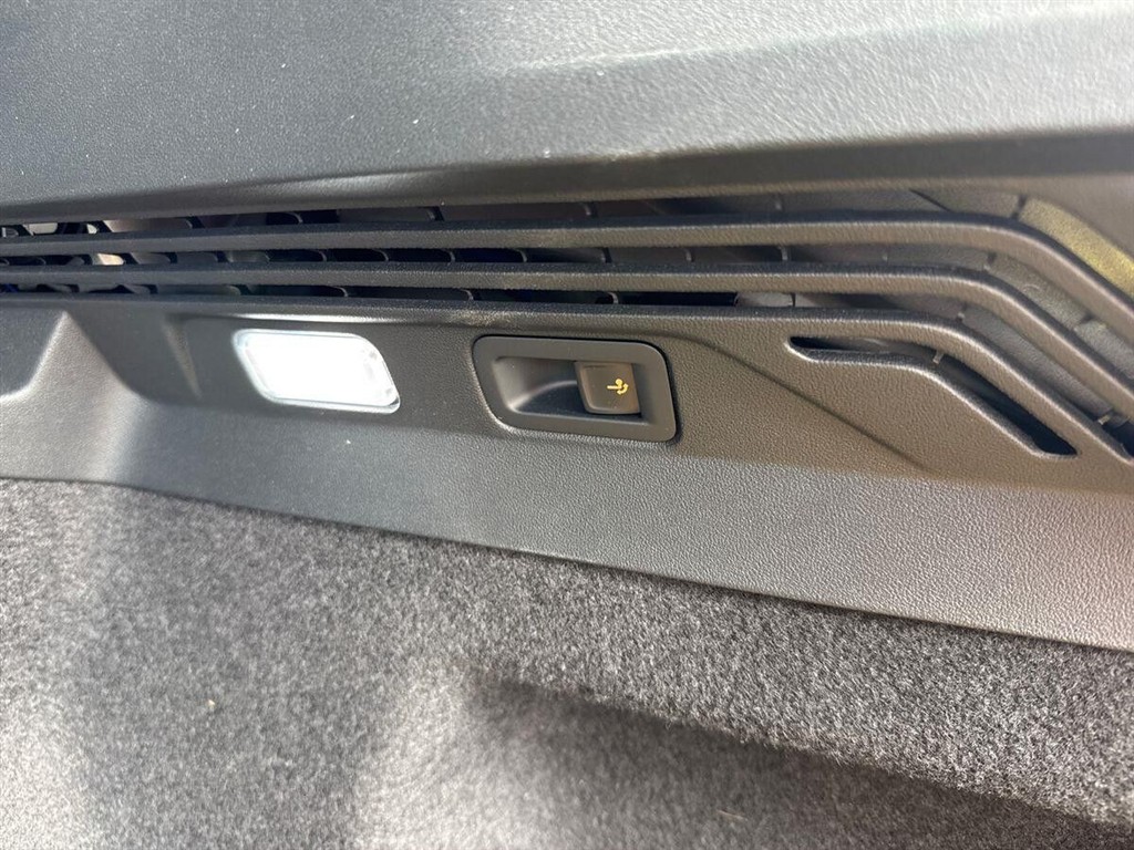 VW ID.4 EL Pro Performance 204HK 5d Aut. - Image 24