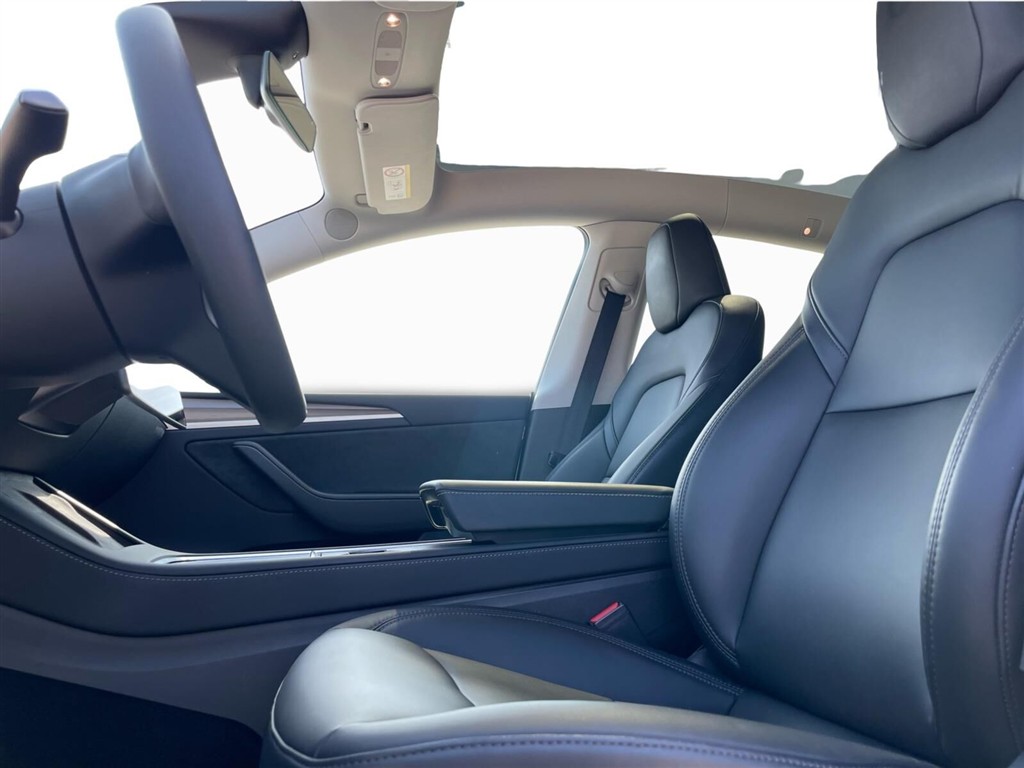 Tesla Model Y EL Long Range AWD 514HK 5d Aut. - Image 10