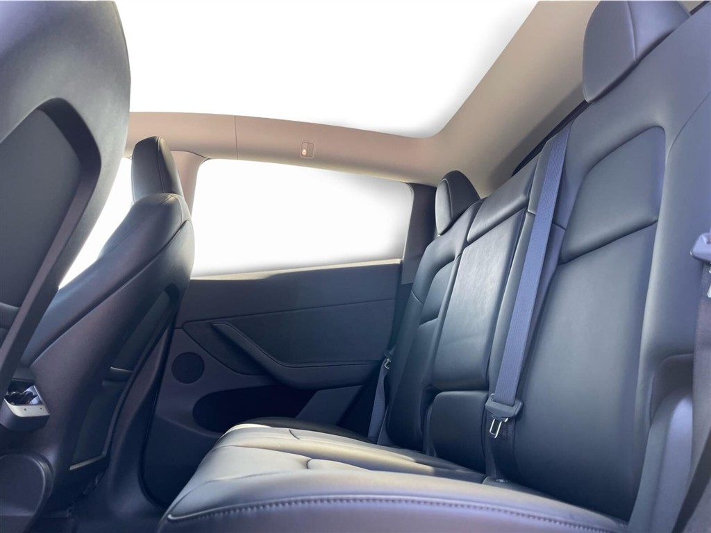 Tesla Model Y EL Long Range AWD 514HK 5d Aut. - Image 11