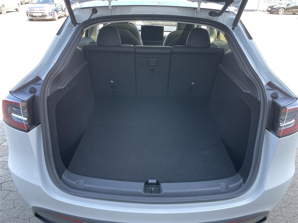 Tesla Model Y EL Long Range AWD 514HK 5d Aut. - Image 12