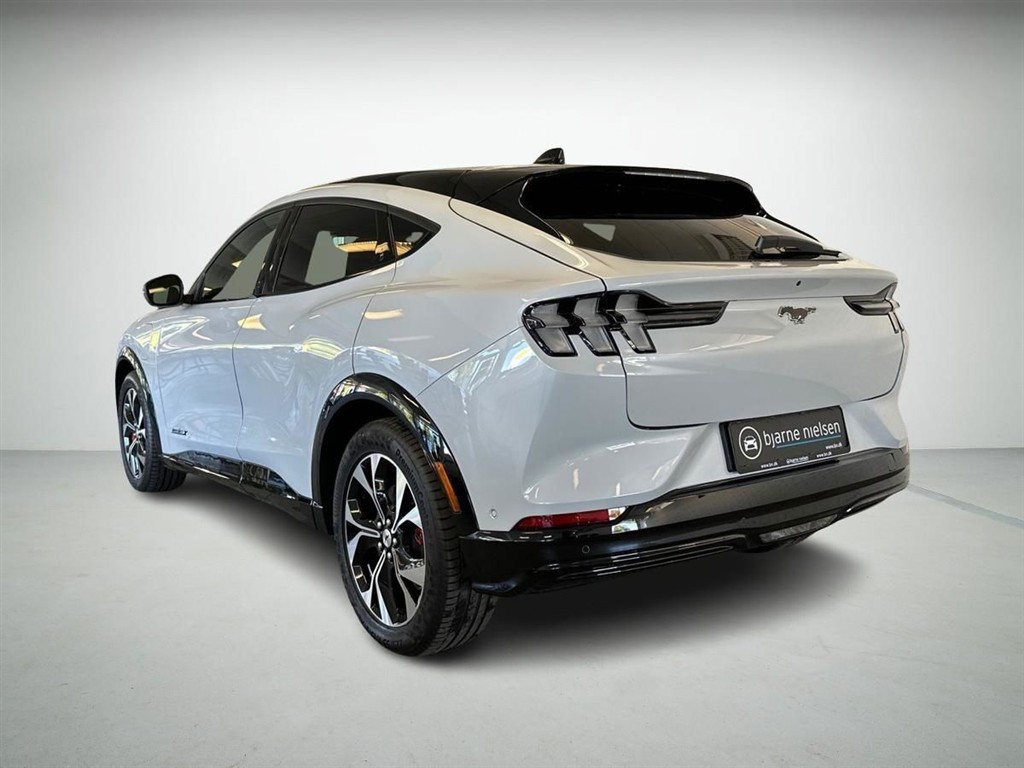 Ford Mustang Mach-E EL UR Premium 294HK 5d Aut. - Image 2