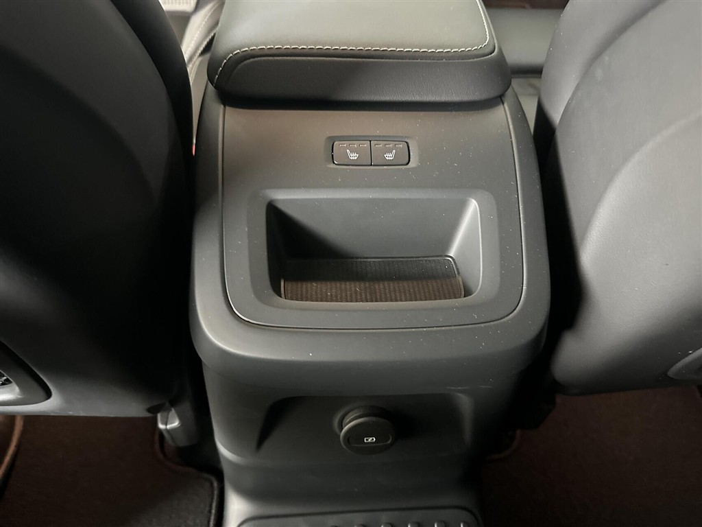 Volvo XC60 2,0 T6 Recharge Plugin-hybrid Plus AWD 350HK 5d 8g Aut. - Image 7