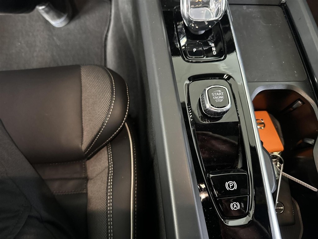 Volvo XC60 2,0 T6 Recharge Plugin-hybrid Plus AWD 350HK 5d 8g Aut. - Image 14