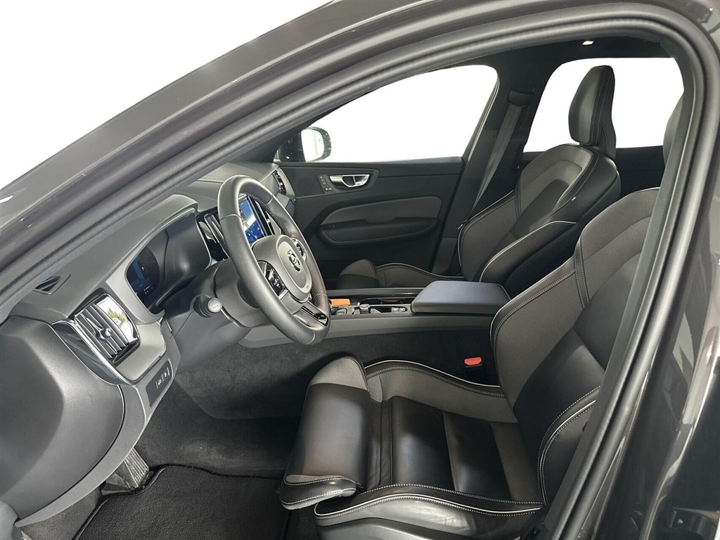 Volvo XC60 2,0 T6 Recharge Plugin-hybrid Plus AWD 350HK 5d 8g Aut. - Image 4