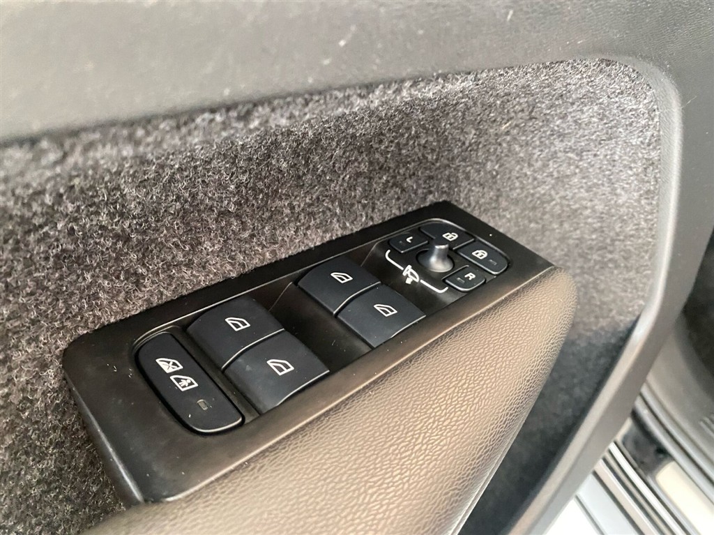 Volvo XC40 P8 Recharge Twin Plus AWD 408HK 5d Aut. - Image 16