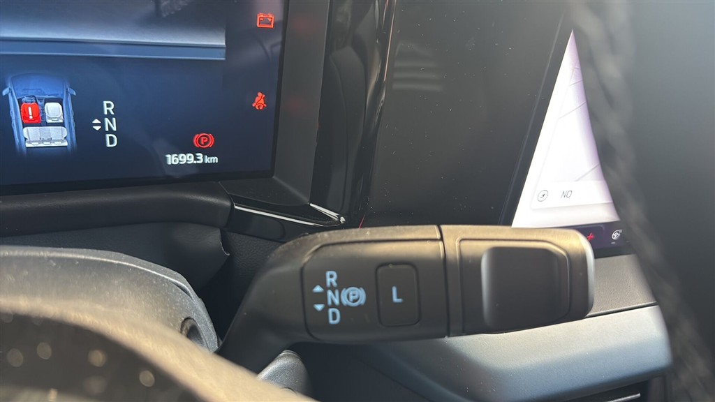 Ford E-Tourneo Courier EL Active 136HK Aut. - Image 17