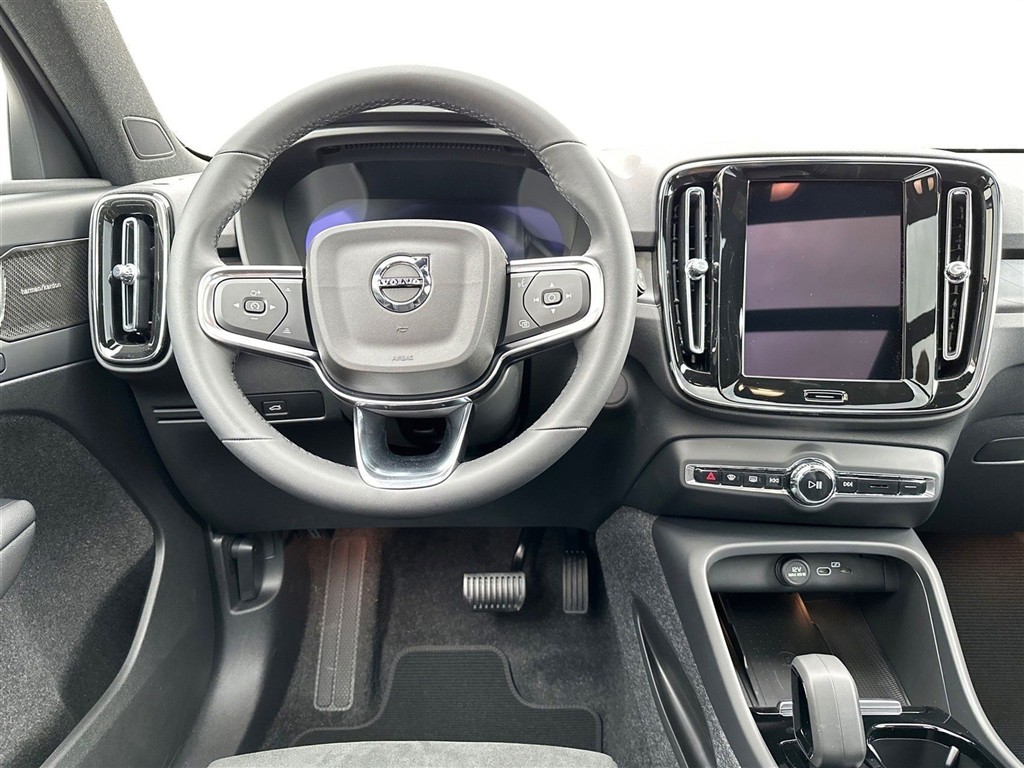 Volvo EX40 Single Motor Extended Range Black Edition 252HK 5d Aut. - Image 9