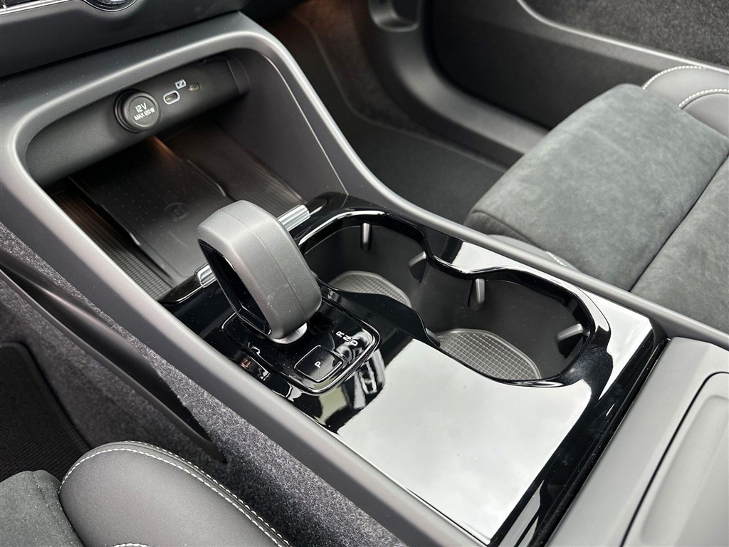 Volvo EX40 Single Motor Extended Range Black Edition 252HK 5d Aut. - Image 15