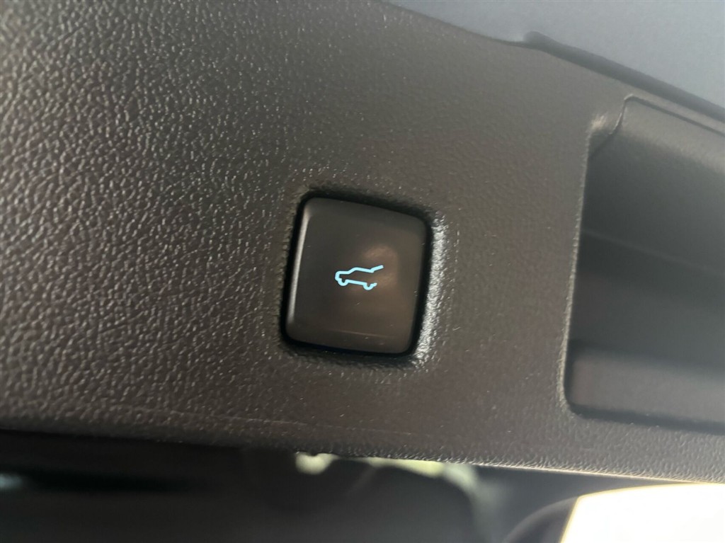 Ford Kuga 2,5 Plugin-hybrid ST-Line X CVT 225HK 5d Trinl. Gear - Image 8