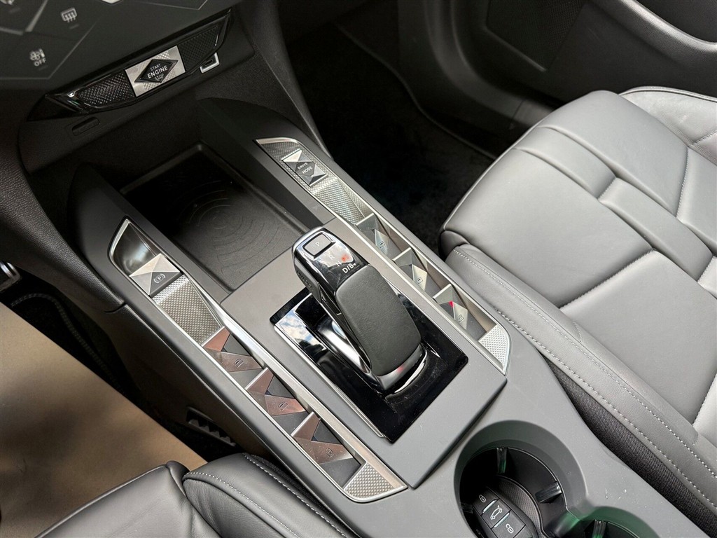 DS DS3 Crossback E-Tense Opera 156HK 5d Aut. - Image 12