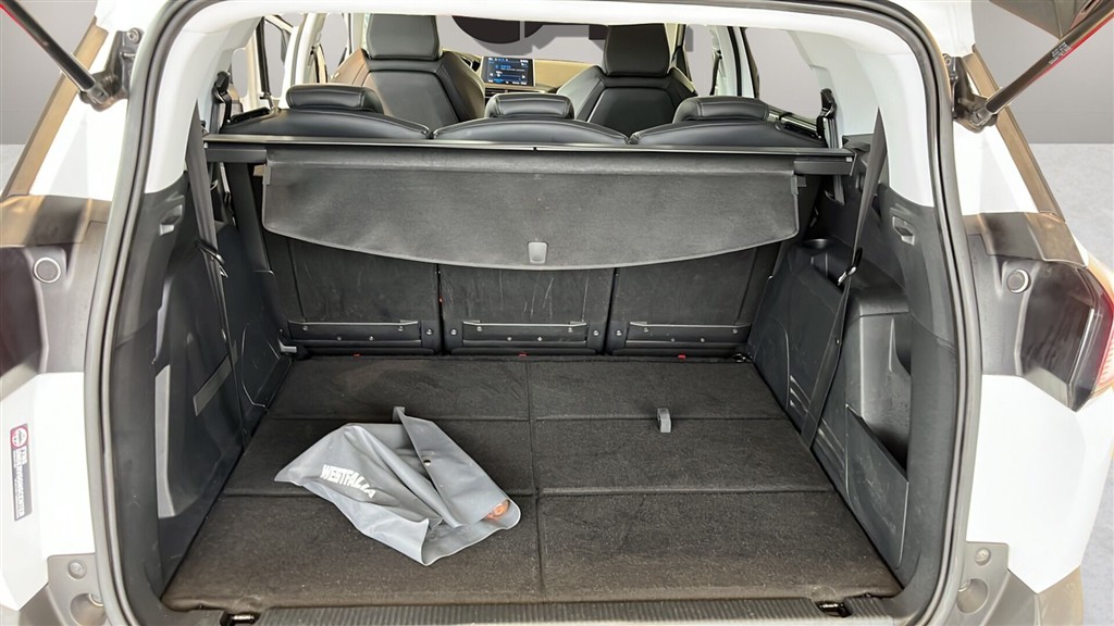 Peugeot 5008 1,2 e-THP Allure EAT6 130HK 5d 6g Aut. - Image 8