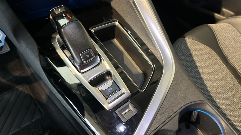 Peugeot 5008 1,2 e-THP Allure EAT6 130HK 5d 6g Aut. - Image 11