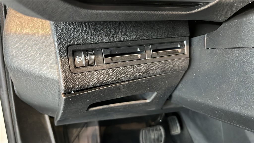 Peugeot 5008 1,2 e-THP Allure EAT6 130HK 5d 6g Aut. - Image 15