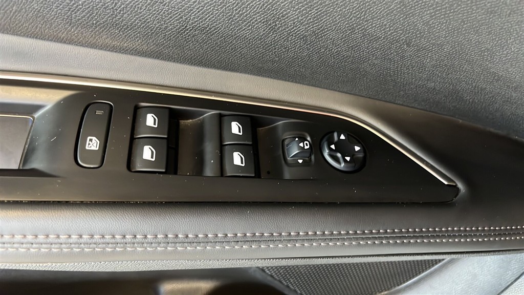 Peugeot 5008 1,2 e-THP Allure EAT6 130HK 5d 6g Aut. - Image 16
