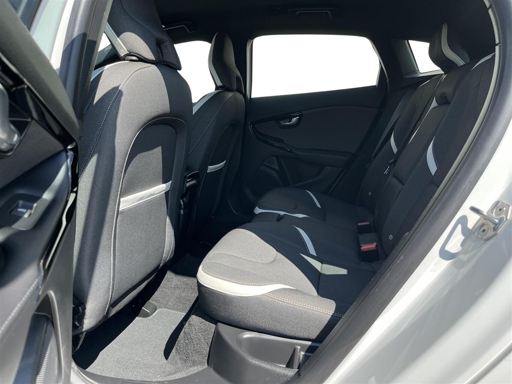 Volvo V40 Cross Country 1,5 T3 Dynamic Edition 152HK 5d 6g Aut. - Image 5