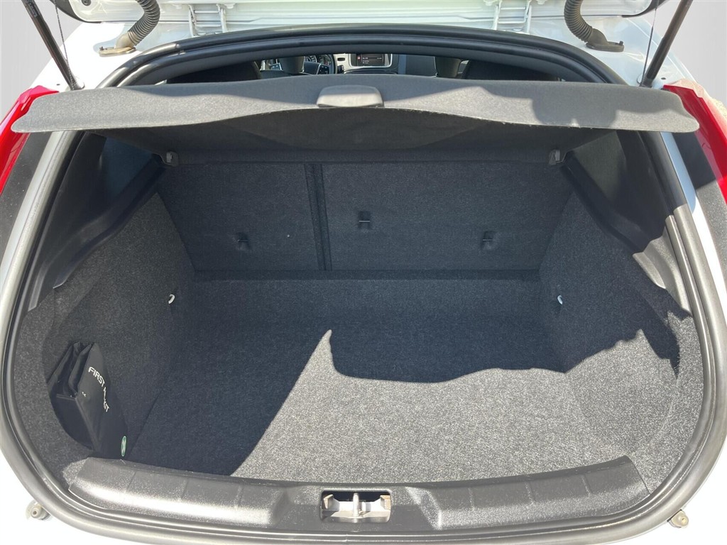 Volvo V40 Cross Country 1,5 T3 Dynamic Edition 152HK 5d 6g Aut. - Image 11