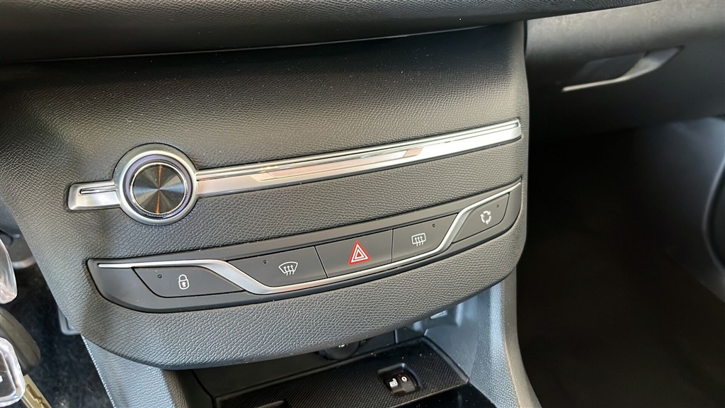 Peugeot 308 1,2 PureTech Style 130HK 5d 6g - Image 10