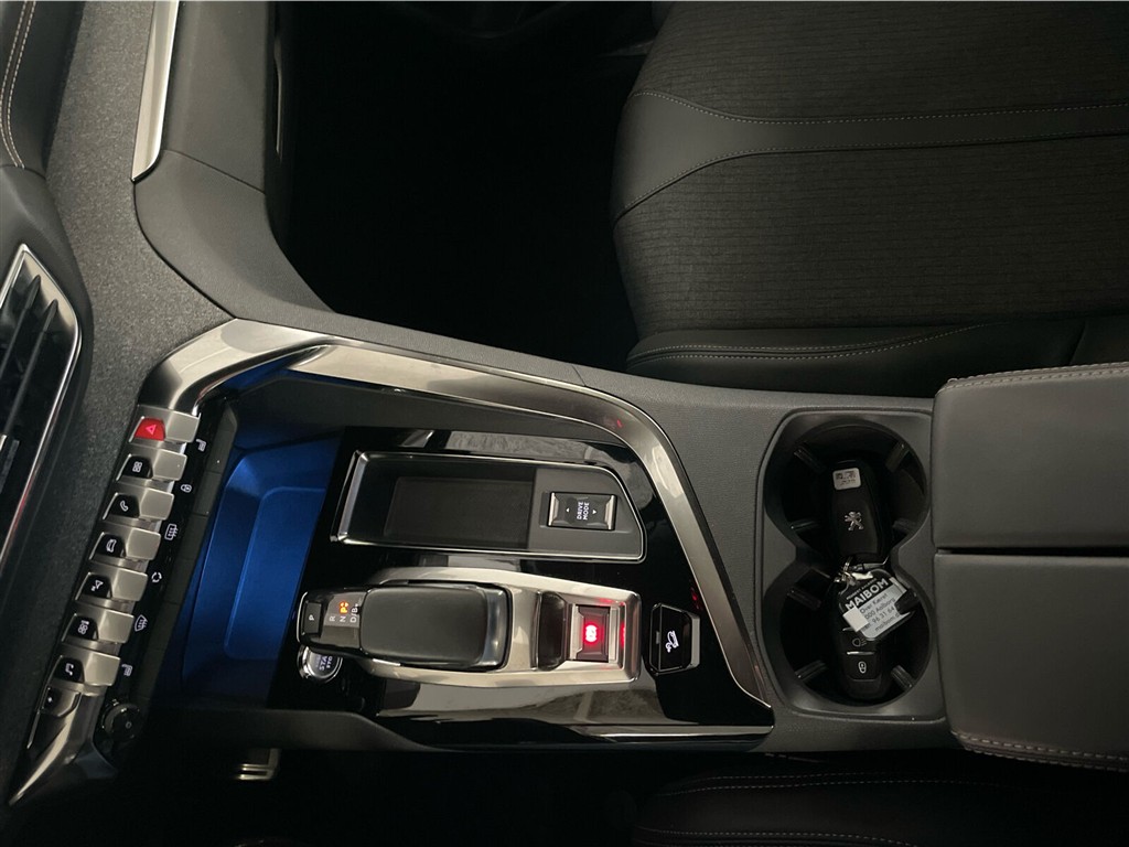 Peugeot 3008 1,6 PureTech Plugin-hybrid GT Line AWD EAT8 300HK 5d 8g Aut. - Image 16