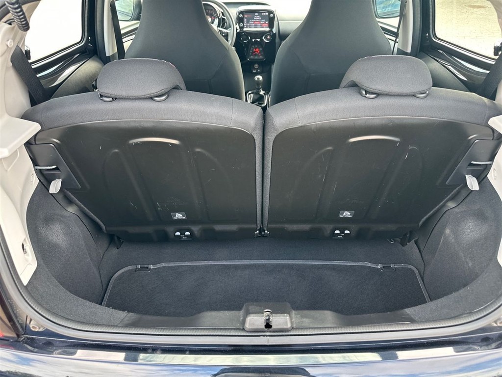 Citroën C1 1,0 VTi Shine 72HK 5d - Image 13