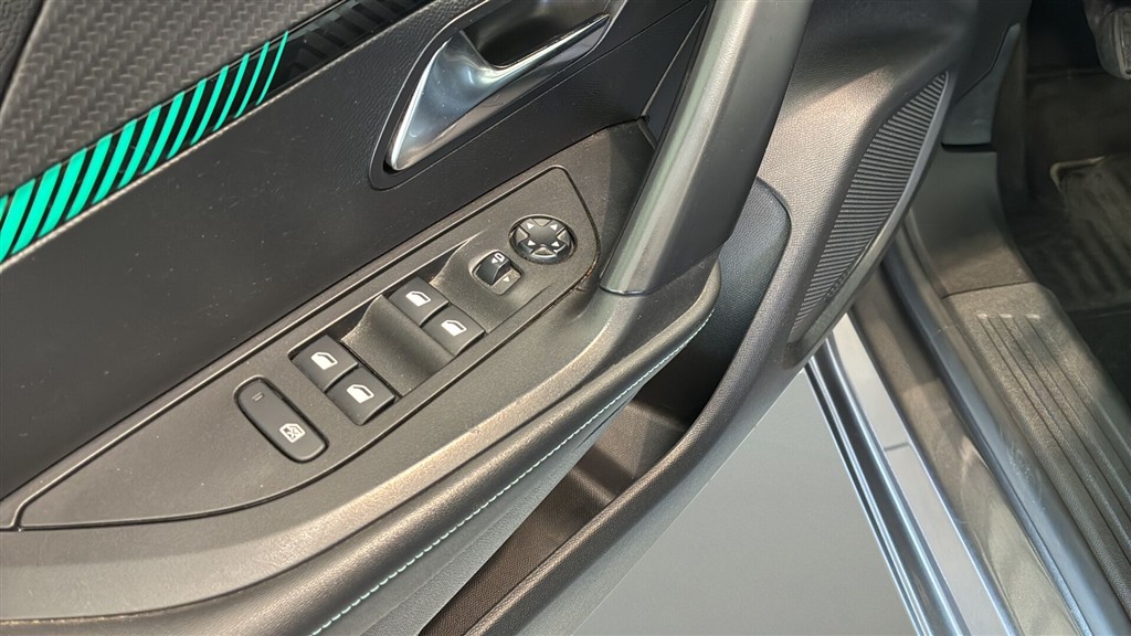 Peugeot 2008 1,2 PureTech Allure Grand 130HK 5d - Image 11